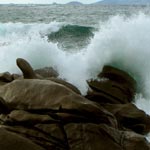 Vagues sur les rochers entre la plage de Mare e Sole et La pinde -2005--