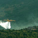 Largage sur un dpart d'incendie au Col du Pruno par un CL 215 -2006-